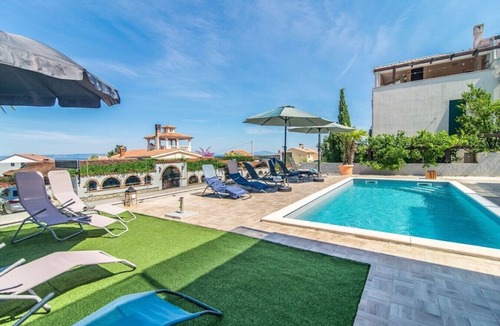 Liznjan Villa | Villa Ancora near Medulin for 10 persons with private pool & pet friendly - only 800 meters from beach