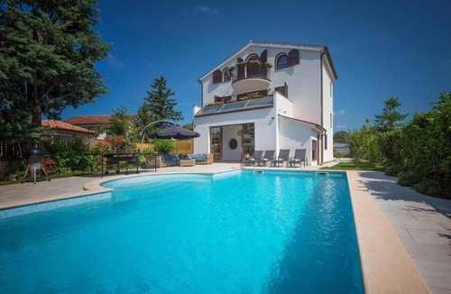 Fazana Villa | Villa Andrija in Fažana for 9 people with sea view, kids playground & heated pool - only 400 m from the beach