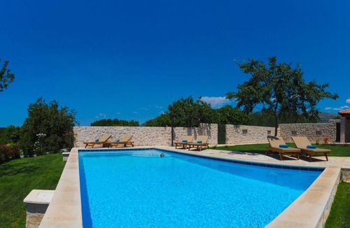 Mocici House | Villa "Antonija" mit Garten, Grill und Terrasse by Interhome