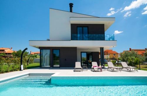 Vodnjan Villa | Villa Arestea near Pula with 35 m2 heated pool, sea view, wellness & kids playground