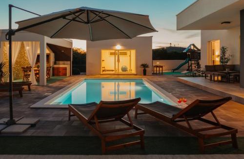 Debeljak Villa | Villa ARIA with a private heated pool