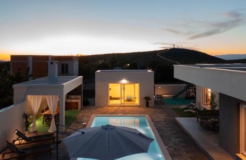 Debeljak Villa | Villa ARIA with a private heated pool