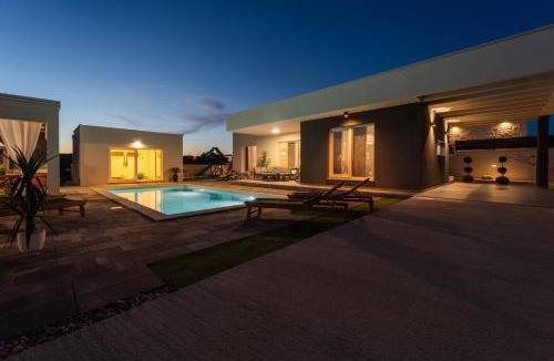 Debeljak Villa | Villa ARIA with a private heated pool