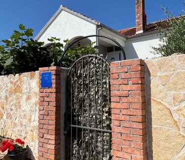 Lovinac Villa | Villa Ariane