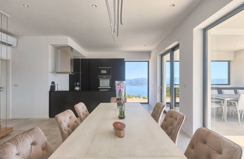 Ripenda Kosi Villa | Villa Ateneum with sea view, jacuzzi&infinity pool