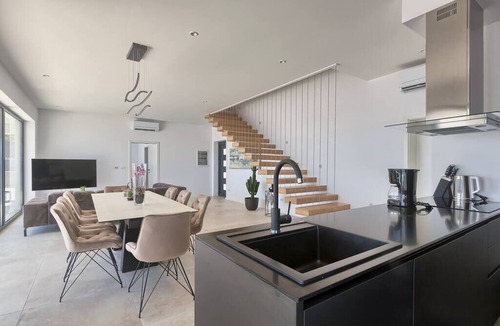 Ripenda Kosi Villa | Villa Ateneum with sea view, jacuzzi&infinity pool