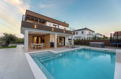 Linardici Villa | Villa Azoria with pool and jacuzzi (Kvarner - Žgaljići)