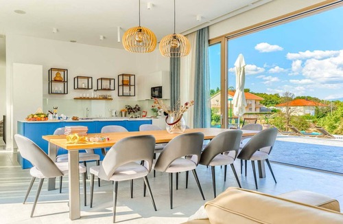 Zmijavci Villa | Villa Belle Vie - abundant in modern facilities, comforts and entertainment