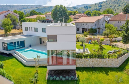 Zmijavci Villa | Villa Belle Vie - abundant in modern facilities, comforts and entertainment