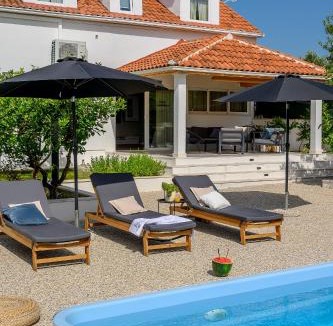 Cove Makarac (Milna) Villa | Villa Bellezza