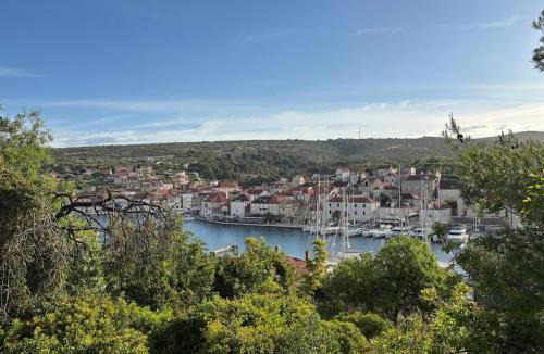 Milna (Brac) Apartment | Villa Birke with pool and sea view floor two