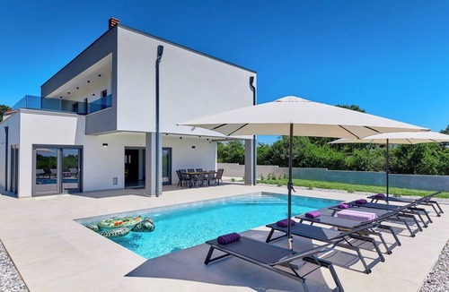 Loborika Villa | Villa Borina – house in a quiet location for a relaxing holiday by Istrabook