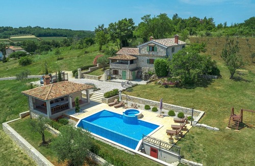 Vizinada Villa | Villa Bosket with Pool and Jacuzzi