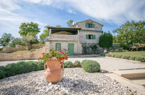 Vizinada Villa | Villa Bosket with Pool and Jacuzzi