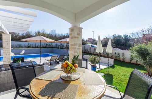 Tar Villa | Villa Camelia