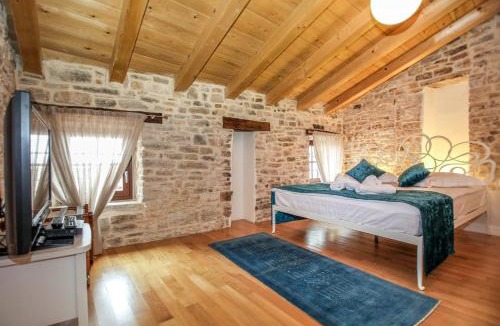 Bale House | Villa Castel