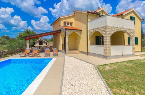 Bristane Villa | Villa Cera - Four Bedroom Villa, Sleeps 8