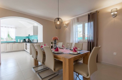 Kosinozici Villa | Villa Contessa with Beautiful Garden