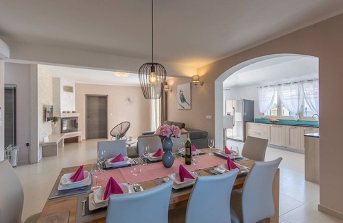 Kosinozici Villa | Villa Contessa with Beautiful Garden