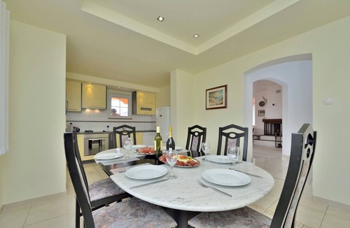 Zadar Villa | Villa-dalmatina-zadar mit Pool für 10 Personen; 5 Schlafzimmer, 3 Bad, 2 Küche