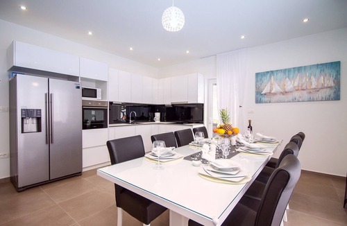 Stanici Villa | Villa Dasianda - only 90 m from the beach, private 30msq heated pool