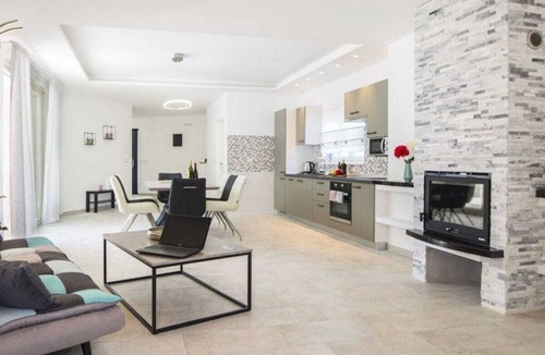 Strmac Villa | Villa Dina Comfortable holiday residence