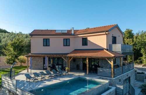 Rakotule Villa | Villa Dominika by Villas Guide