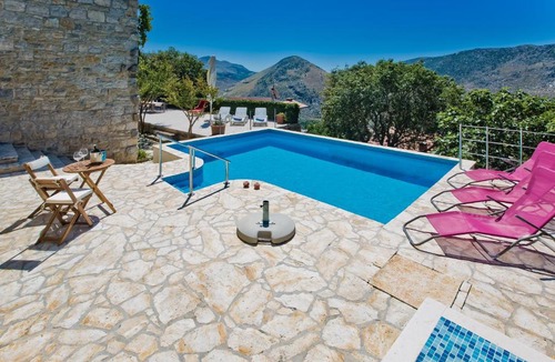 Zrnovnica Villa | -Villa Don Dan -Villa with pool near Split -Suitable for extended stays