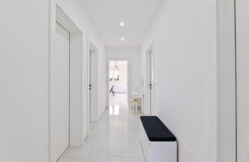 Cove Makarac (Milna) Apartment | VILLA DOŽDOR - 130 m2 luxury three-room apartments - excellent location near the beach and the town center - view of the sea and the bay - secured free parking