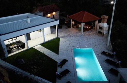 Zavala Villa | Villa Dub