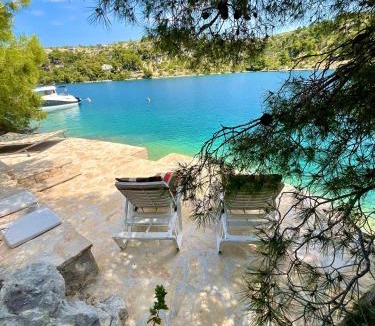 Bobovisca Apartment | Villa Dupin Oceanfront with boat dock