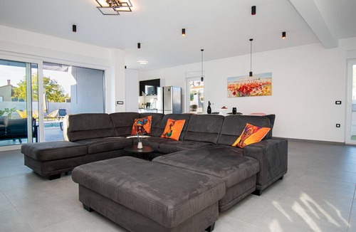 Vodnjan Villa | Villa Elite 1 with heated pool by Istrabook