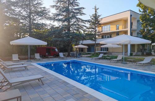 Trn Villa | Villa Ella