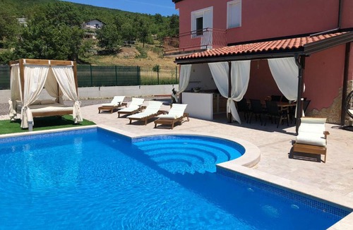 Trn Villa | Villa Emili