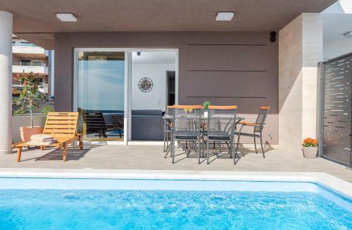 Kolan Apartment | Villa Eni Beachfront apartment with pool