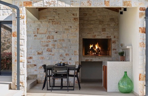 Vizinada Villa | Villa Escapist – Modern Luxury Villa with 3 En-Suite Bedrooms for 6 Guests, Private Pool, Outdoor Kitchen and BBQ in Peaceful Bajkini near Vižinada