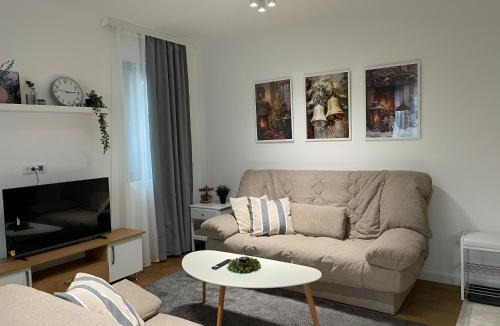 Lisina Apartment | Villa Evergreen