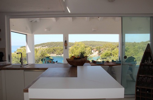 Milna (Brac) Villa | Villa für 6 Personen in traumhafter Bucht mit Badeplattform und Bootsanleger