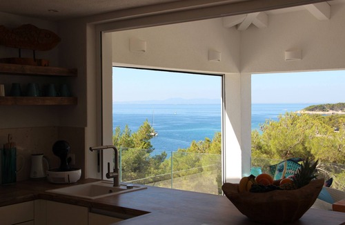 Milna (Brac) Villa | Villa für 6 Personen in traumhafter Bucht mit Badeplattform und Bootsanleger