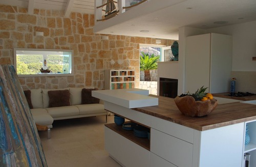 Milna (Brac) Villa | Villa für 6 Personen in traumhafter Bucht mit Badeplattform und Bootsanleger