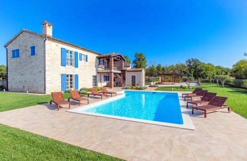 Tinjan Villa | Villa Farfalla