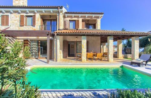 Porat Villa | Villa Fina
