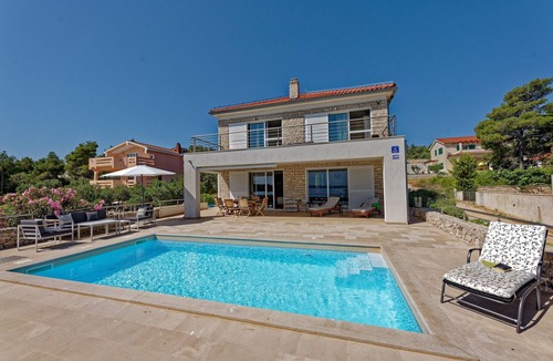 Kukljica Villa | Villa for 6 people, facing the sea, pool, large terrace