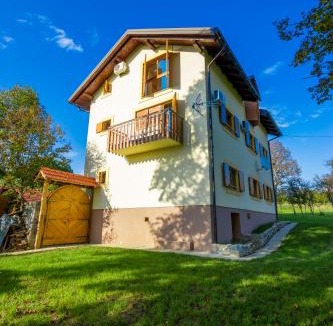 Plaski Villa | Villa Hills