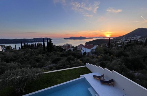 Orasac House | Villa in peaceful setting with a sea view great for friends and family