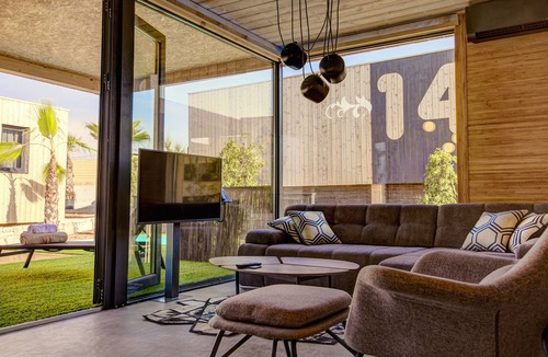 Zrce Villa | Villa in Zrce, close to the beach, water sports, festival, party, free wifi, up to 6 people.