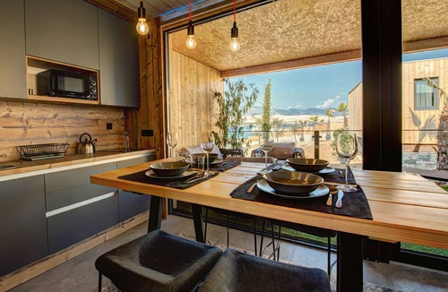 Zrce Villa | Villa in Zrce, close to the beach, water sports, festival, party, free wifi, up to 6 people.