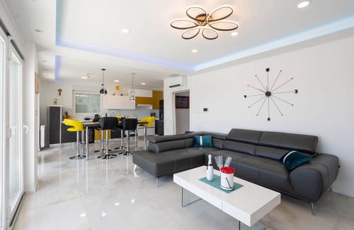 Zrnovnica Villa | Villa Irresistible