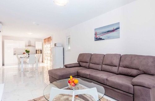 Milohnici Villa | Villa Isabella by Villas Guide