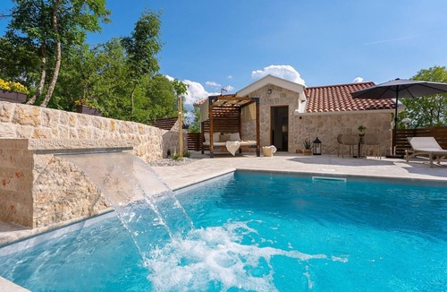 Imotski Villa | Villa Izvor, Charming Stone 4-bedroom Villa in a Makarska hinterland